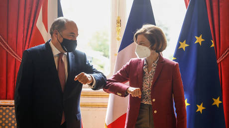 Министр обороны Франции ОТМЕНЯЕТ встречу с британским коллегой на фоне возмущения сделкой AUKUS