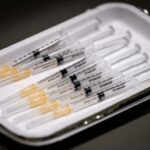 Moderna разрабатывает бустер-вакцину два в одном от Covid-19 и гриппа - RT World News