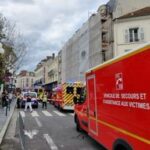 Несколько человек пострадали из-за того, что машины врезались в террасу ресторана во французском Фонтенбло - RT World News