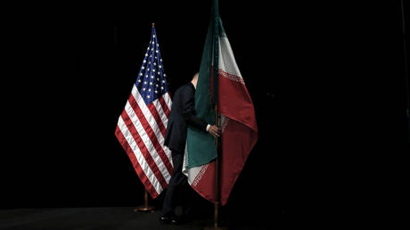 Политолог, которого США подвергали массовому прослушиванию, отрицает, что выступал в роли «иностранного агента» Ирана