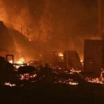 Пожар разрушил лагерь греческих мигрантов и вызвал эвакуацию накануне переезда в новый объект закрытого типа - RT World News