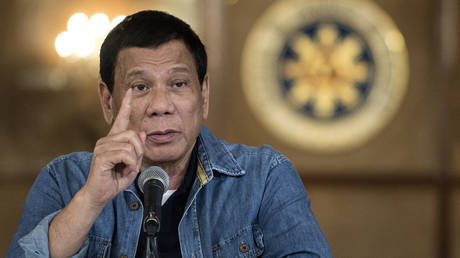 Президент Родриго Дутерте заявляет, что МУС «больше не имеет юрисдикции» над Филиппинами после того, как он начал расследование его войны с наркотиками.