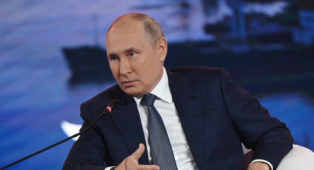 Путин призывает бороться с пандемией, а не политизировать истоки COVID-19