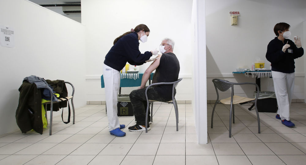 Сертификаты на вакцины защищают жизнь и снижают нагрузку на системы здравоохранения, утверждает ВОЗ в России