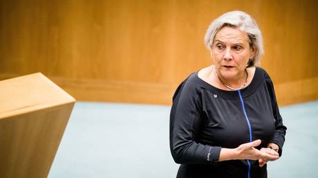 Второй голландский министр ушел в отставку после того, как парламент осудил кабинет министров за плохое обращение с эвакуацией из Афганистана