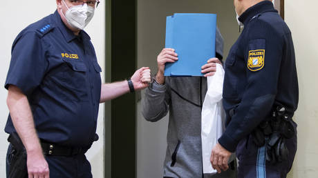 66-летний мужчина из Германии признался в КАСТРИРОВАНИИ мужчин на своем кухонном столе, отрицает обвинения в убийстве и заявляет, что судебные «процедуры» были добровольными