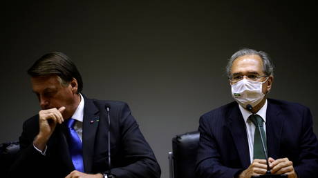 Бразильские сенаторы обратились в высший суд к президенту BAN Болсонару в социальных сетях после фальшивых заявлений о том, что уколы Covid связаны со СПИДом