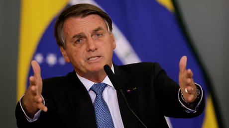 Бразильские законодатели рекомендуют предъявить президенту Болсонару обвинение в убийстве из-за обращения с Covid-19, говорится в просочившемся отчете Сената