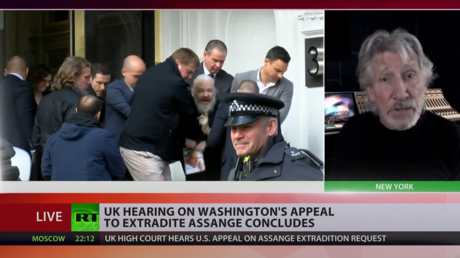 «Если они уничтожат свободную прессу, они разрушат мир», — сказал Роджер Уотерс после того, как британский суд отложил решение об экстрадиции Ассанжа.