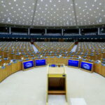 Европарламент потребует от законодателей и сотрудников предъявить действительный пропуск Covid перед входом - отчеты - RT World News