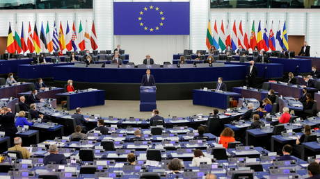 Европейский лидер предупреждает, что Польшу накажут за посягательство на верховенство закона ЕС, поскольку Варшава утверждает, что Брюссель лишен демократии