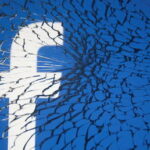 Facebook обвиняет `` неправильное изменение конфигурации '' в массовом отключении электроэнергии на фоне призывов к `` разложению '' технологического гиганта - RT World News