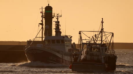 Франция обнародовала список потенциальных санкций против Великобритании из-за спора с лицензиями на рыбную ловлю