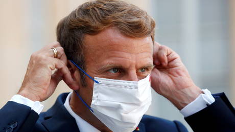 Французский подросток арестован за попытку попасть в больницу с прививочным паспортом президента Эммануэля Макрона