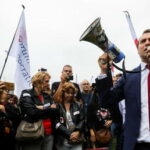 Голландский суд заявил, что правительство имеет право требовать 'коронный пропуск', несмотря на массовые протесты - RT World News