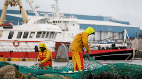 Этой зимой Франция сократит подачу электроэнергии в Джерси, предупреждает Париж, если рыбаки не получат лицензии на работу в британских водах