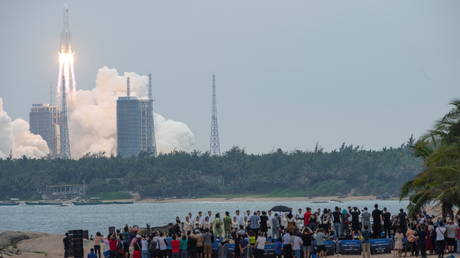 Китай запускает второй пилотируемый полет на космическую станцию ​​Тяньгун