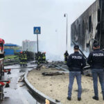 Легкий самолет врезался в здание в Милане, на борту погибли восемь человек (ВИДЕО) - RT World News