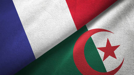 Макрон надеется, что напряженность в отношениях между Парижем и Алжиром «утихнет» после того, как африканская нация отозвала посла и запретила французские военные самолеты