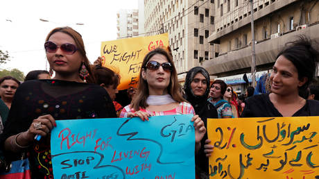 Открытие первого центра защиты транссексуалов в Пакистане, министр пообещал, что это еще не все