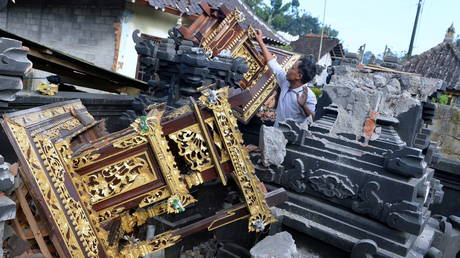 По меньшей мере 3 человека погибли в результате землетрясения магнитудой 4,8 на туристическом острове Бали в Индонезии