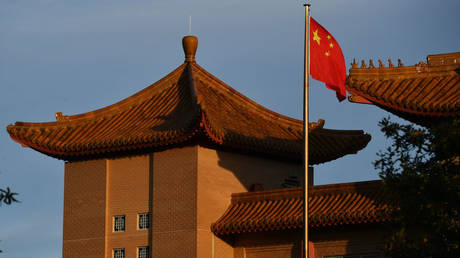 Посольство Китая отмечает, что визит на Тайвань бывшего премьер-министра Австралии Эбботта ухудшился на фоне растущей напряженности