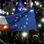 Премьер-министр Польши осудил оппозицию за распространение лжи о стремлении к ЕС «Полексит» на фоне спора о правовом превосходстве Варшавы - RT World News