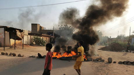 СБ ООН призывает вооруженные силы Судана положить конец перевороту и восстановить гражданское правление, поскольку шесть суданских посланников уволены де-факто лидерами