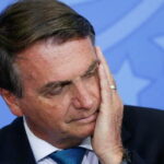 Сенаторы Бразилии голосуют за то, чтобы обвинить президента Жаира Болсонару в преступлениях против человечности за его борьбу с пандемией Covid - RT World News