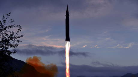 Северная Корея запустила ДВЕ баллистические ракеты менее чем через месяц после испытания «гиперзвуковой» ракеты