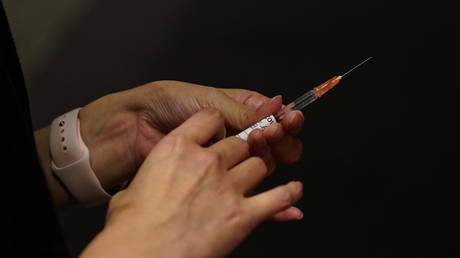 Северная территория Австралии вводит широкие полномочия по вакцинации против COVID-19 для государственных служащих