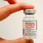 Швеция прекращает использование вакцины Moderna против Covid для молодых людей из-за опасений по поводу редких побочных эффектов сердечного воспаления - RT World News