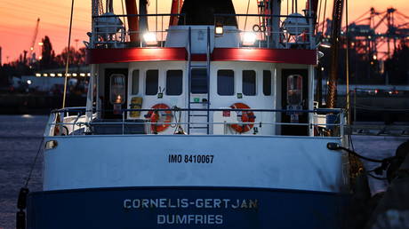 Ссора из-за лицензий на рыбную ловлю в проливе Ла-Манш подрывает ‘доверие к Великобритании’ — президент Франции Макрон