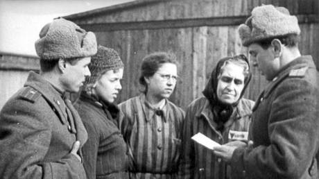 В Германии увеличены пенсии до 6500 выживших в Холокосте, переживших блокаду Ленинграда, и других, которые жили в подполье
