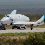 Virgin Galactic отложила коммерческий космический полет до конца 2022 года, сославшись на опасения по поводу безопасности, связанные с `` запасом прочности '' материалов - RT World News