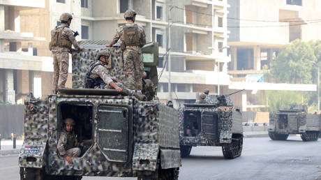 Войска ведут огонь из бронетехники, Бейрут погружается в хаос, напоминающий зону боевых действий