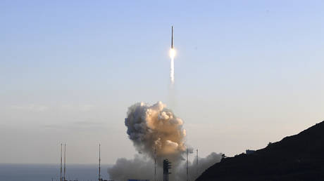 Запуск южнокорейской ракеты для вывода на орбиту фиктивного спутника неудачен