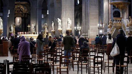 «Завеса молчания» позволила с 1950-х годов подвергнуться насилию со стороны духовенства и мирян католической церкви Франции до 330 000 детей