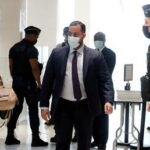 Бывший помощник Макрона по безопасности приговорен к 3 годам лишения свободы за нападения на протестующих - RT World News
