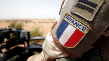 Двое погибших в результате столкновения французских военных с протестующими в Африке
