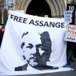 Guardian обвиняют в том, что он сидел на разорванной истории об Ассанже - RT World News