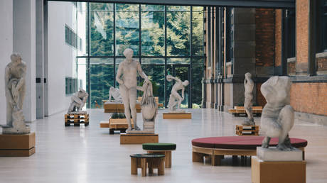 Художники утверждают, что музеи Дании « слишком белые »