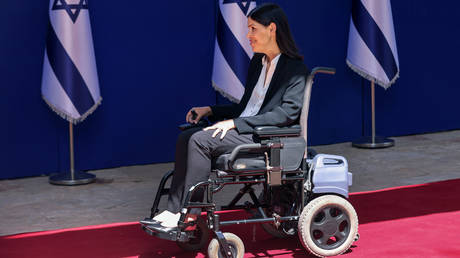 Израильский министр, прикованный к инвалидной коляске, пропускает саммит по климату COP26 из-за того, что британские организаторы не могут обеспечить надлежащий транспорт