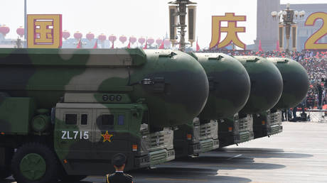 Китай может иметь 1000 ядерных боеголовок к 2030 году, намного раньше, чем предполагалось ранее — доклад Пентагона
