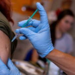 Меркель считает вакцинацию "долгом" перед обществом - RT World News