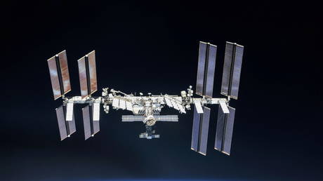 Международная космическая станция уклоняется от обломков китайских спутников
