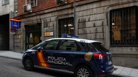 Мужчина с ножом застрелен возле центра вакцинации в Мадриде