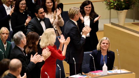 Первая женщина-премьер-министр Швеции подала в отставку через несколько часов после избрания