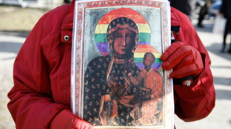 Плакат ЛГБТ-Девы Марии может посадить трех активистов в тюрьму