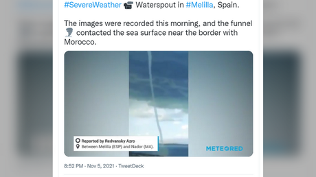 Потрясающий водяной смерч заснят в небе над Мелильей, Испания